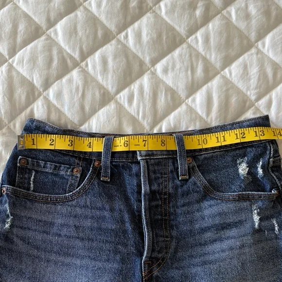 LEVI 501 Original Fit High-Rise Jean Shorts, Distressed, Bottom-Fly Stretch 26 - Picture 8 of 11